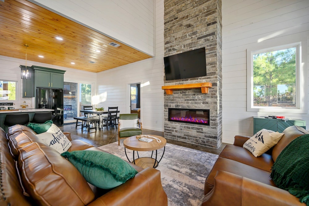 New, Modern, Bunk Room, Game Room, Playground, Hot tub