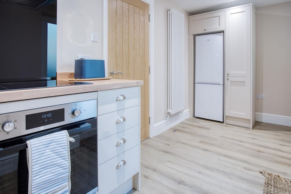 Waterfront 1 - 1 Bedroom Apartment - Wisemans Bridge