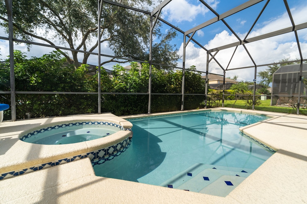 Family-friendly Pool Home Spa Games Room 87217 - Image 2