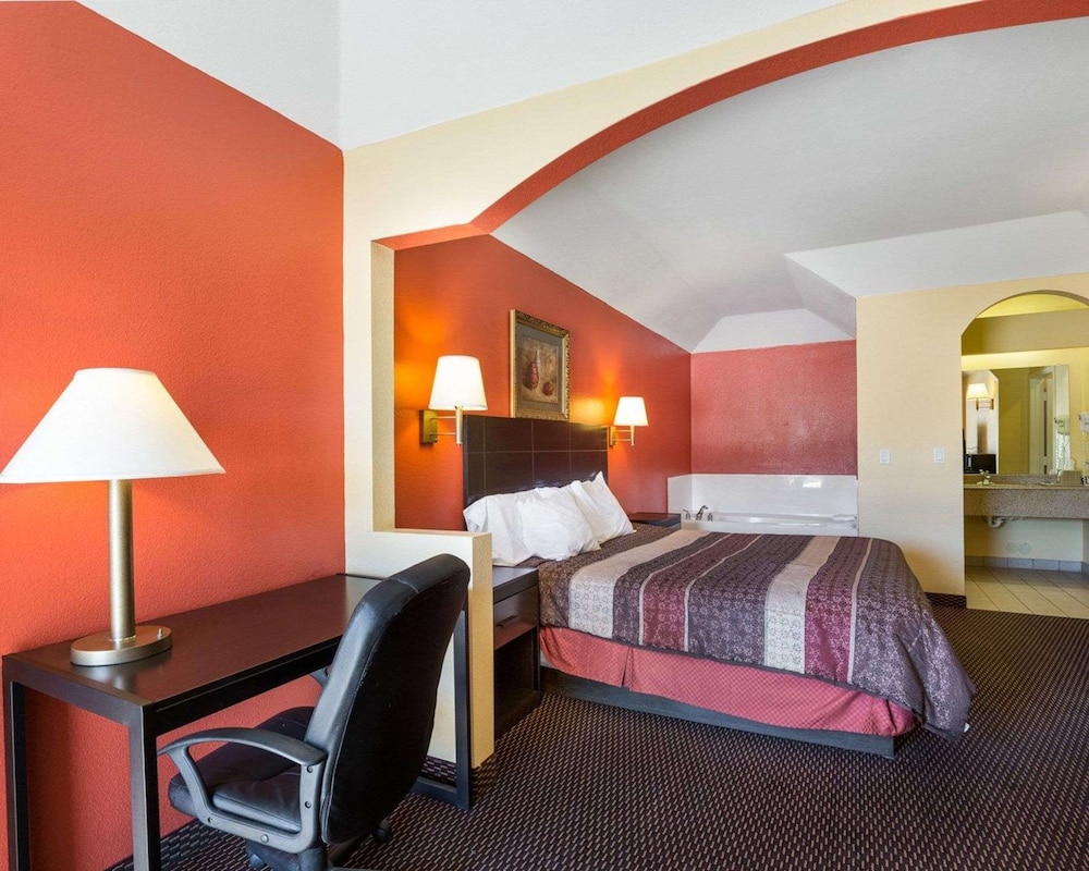 Rodeway Inn  Suites Humble, TX - Property Image 9