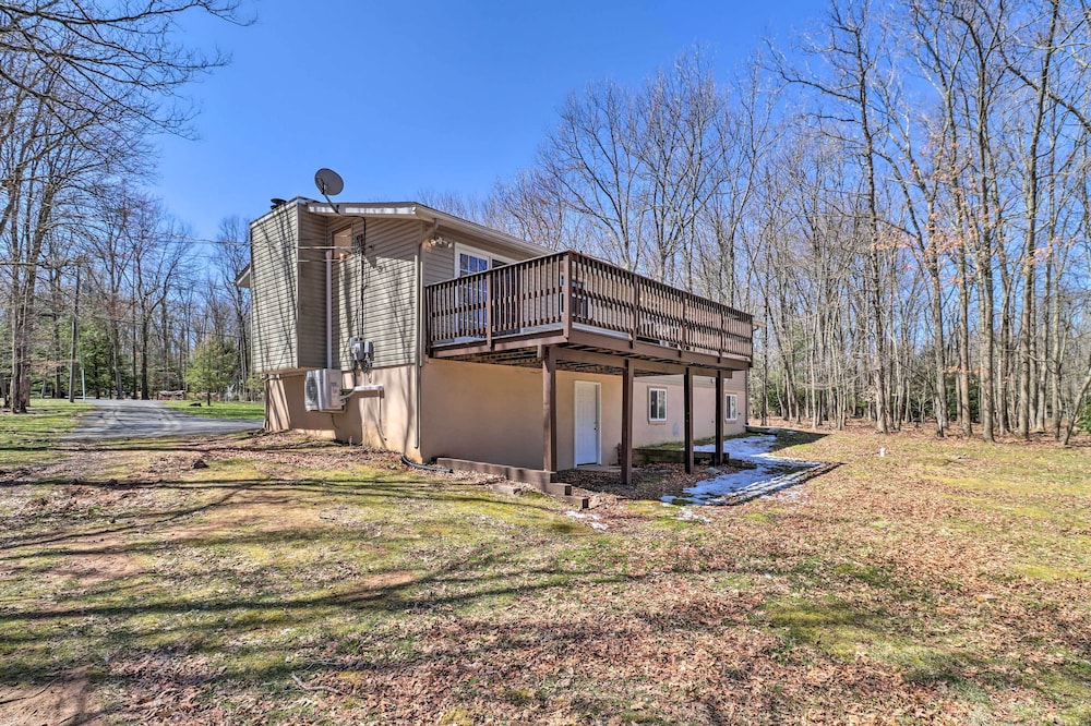 Sleek Albrightsville Home w/ Deck, Game Room view 3