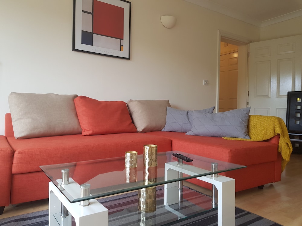 Select Serviced Accommodation - Hunters Wharf view 3