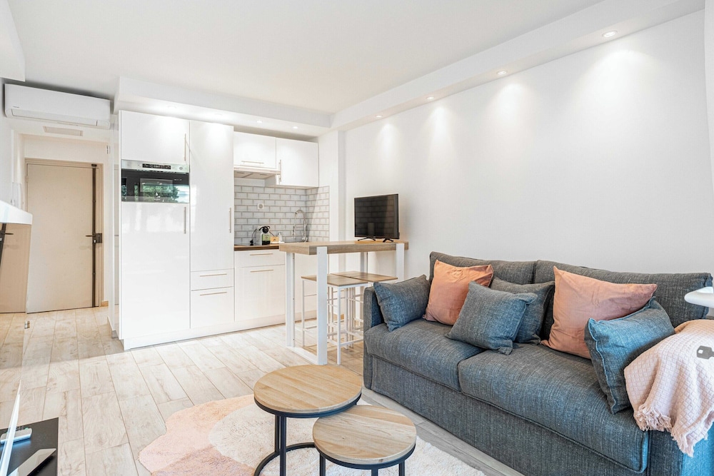 Renovated apt With Parking & Terrace - Palm Beach