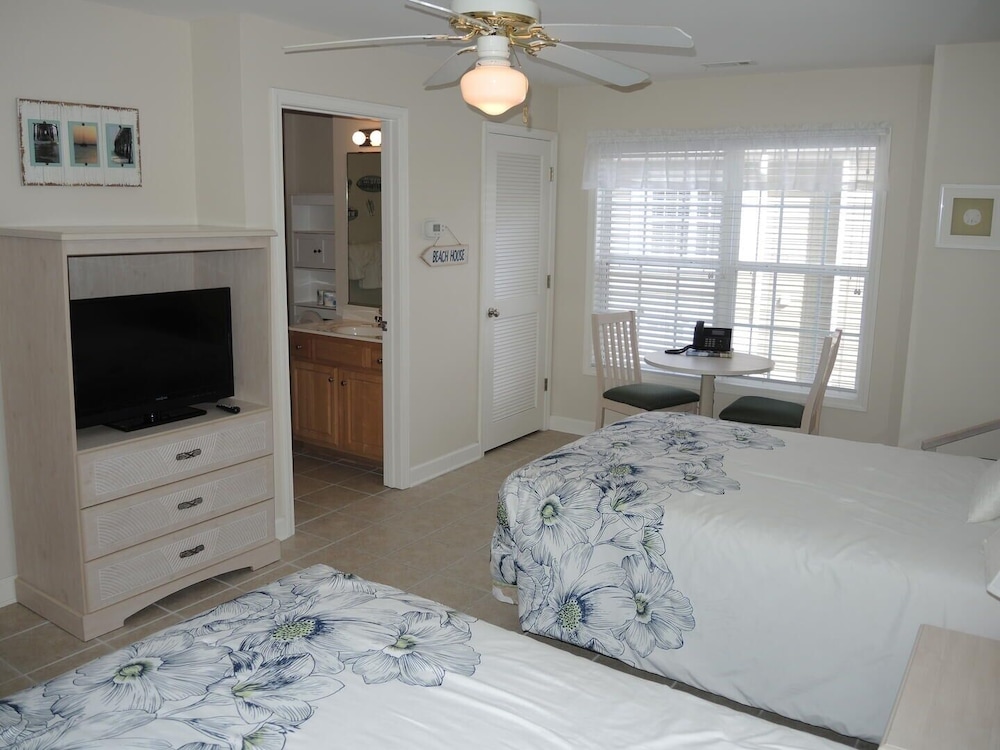 Studio Home 2909L at Brunswick Plantation Resort and Golf with Outdoor Pool Onsite by RedAwning view 5