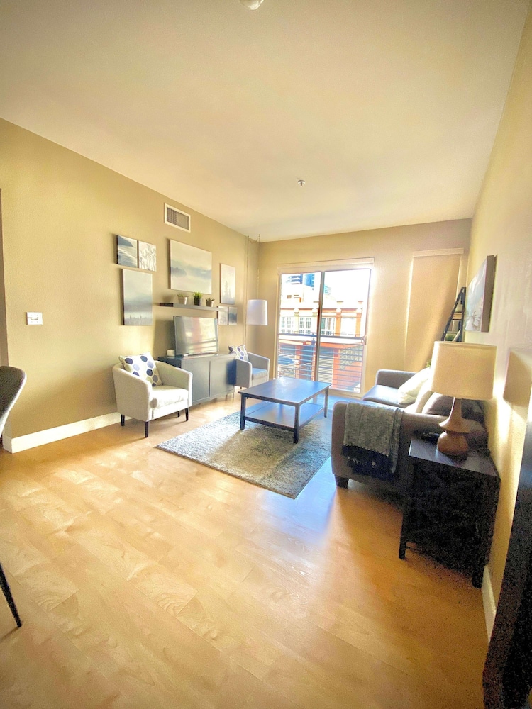 Allura Gaslamp Pool Spa Gym Extra Office Nook