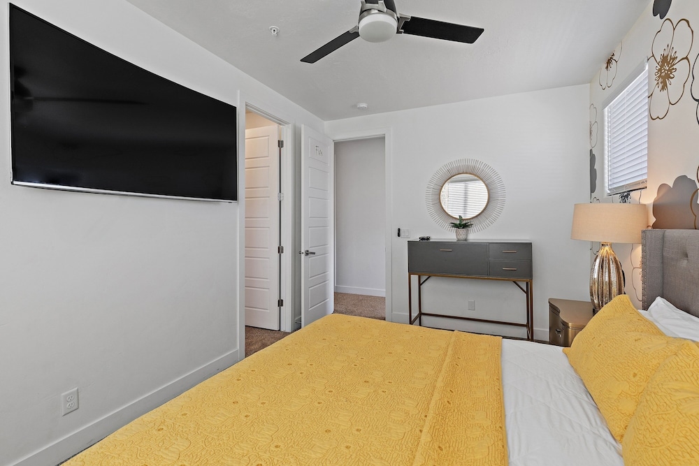 Grand Coral Estate 6 Bedroom Townhouse