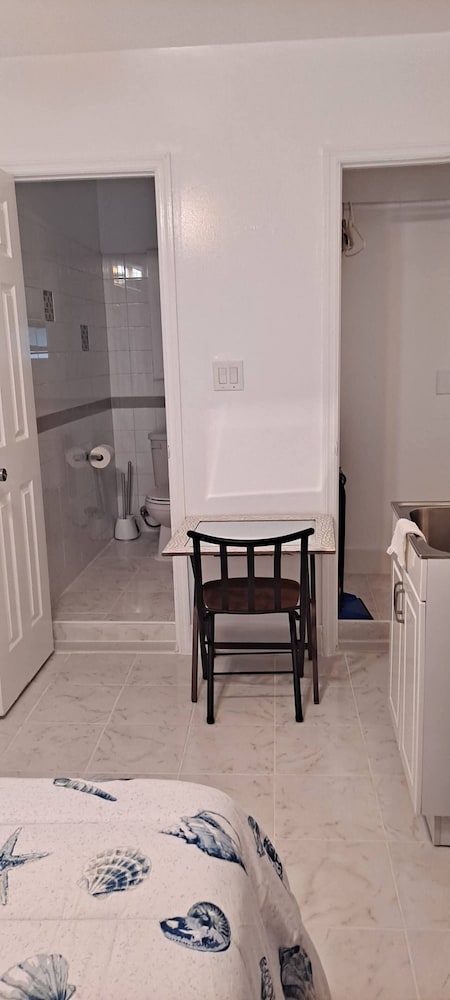 Room-private Studio Retreat in Vero Beac