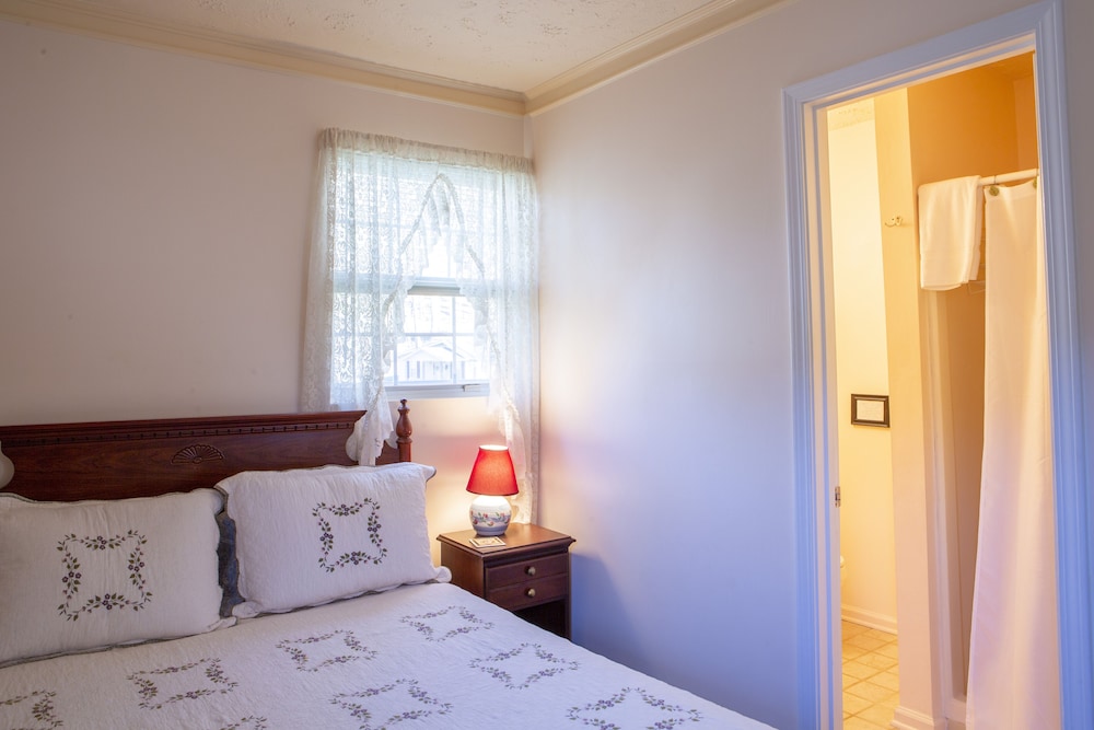 The Chimney Rock Inn & Cottages