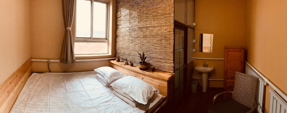 Manhong's Private Courtyard view 3