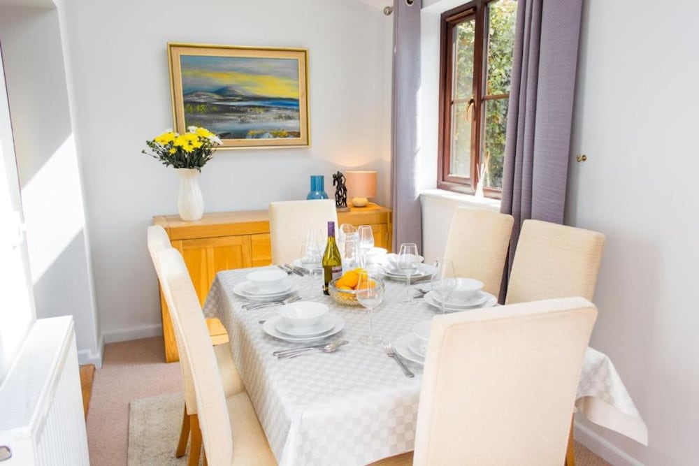 Host Stay Laylands Yard