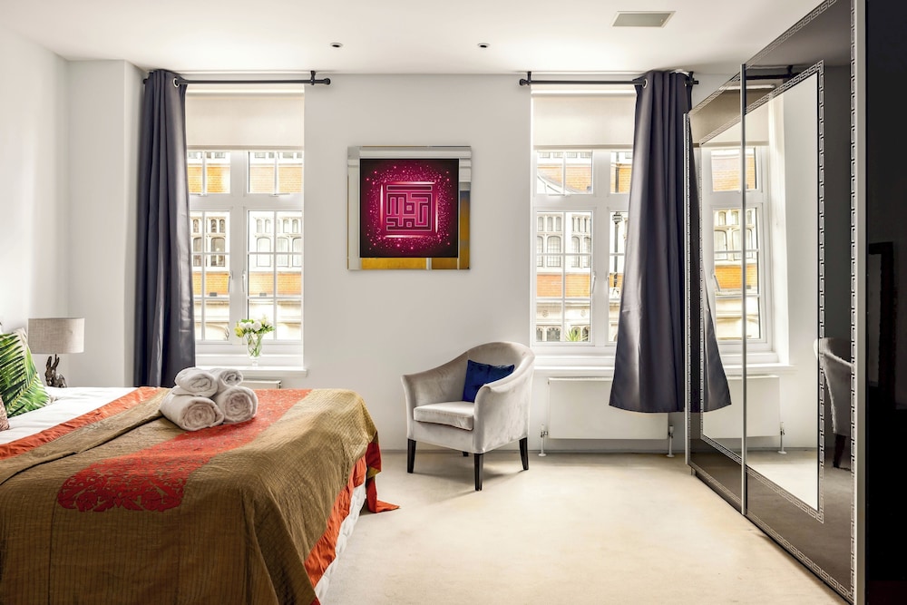 Park Lane 4-bed Huge Designer pad