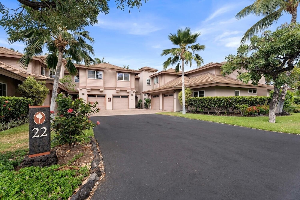 Colony S At Waikoloa Beach Resort #2204 2 Bedroom Condo by RedAwning