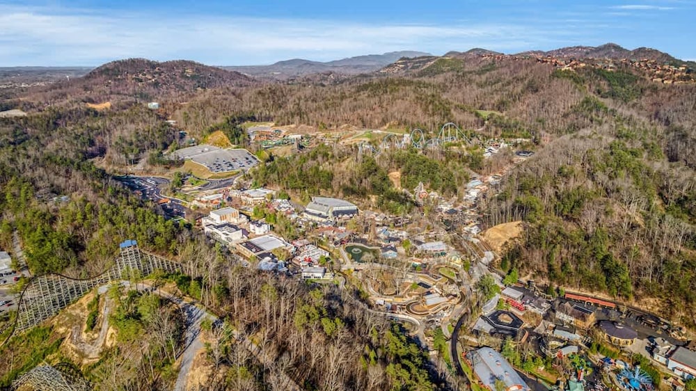 Sleeps 6 Indoor Pool 10 Mins to Dollywood