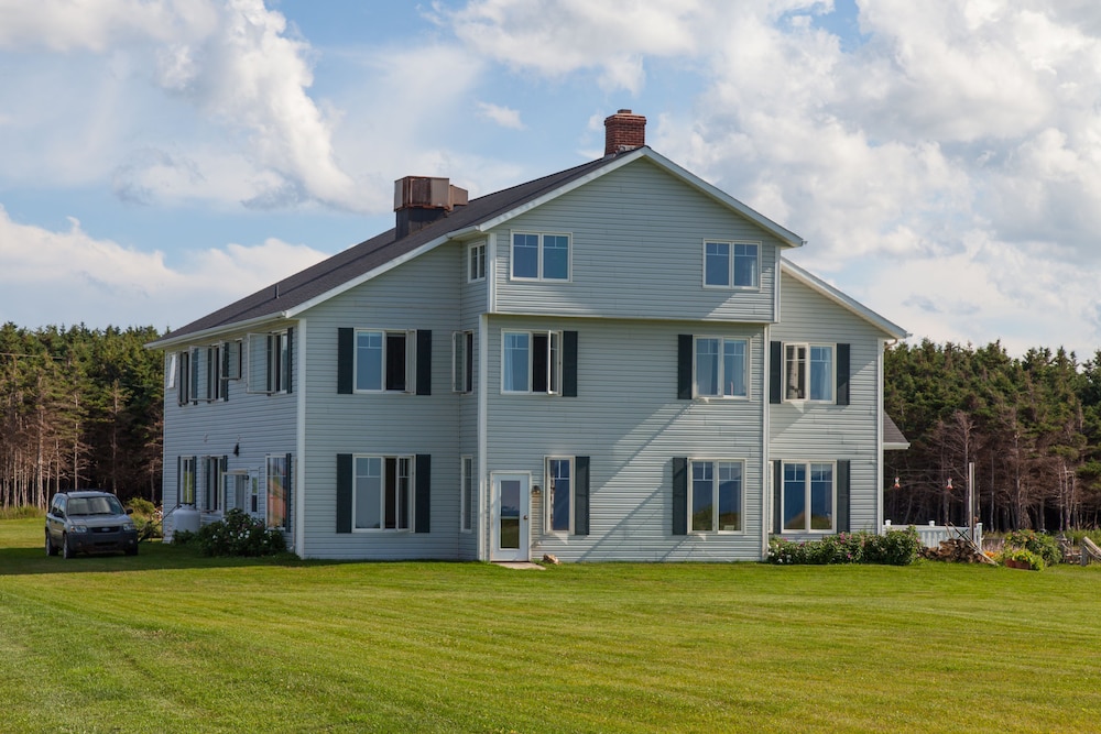 Johnson Shore Inn