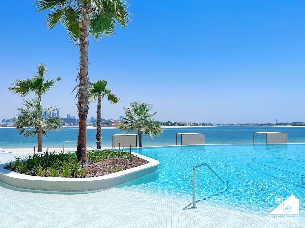 Luxury Beachfront 1BR on Palm Jumeirah & Balcony