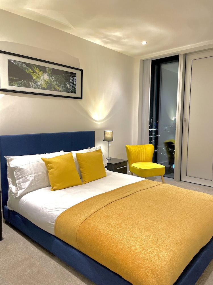 Luxury Spa Apartment in Manchester - Rooftop Swim view 2