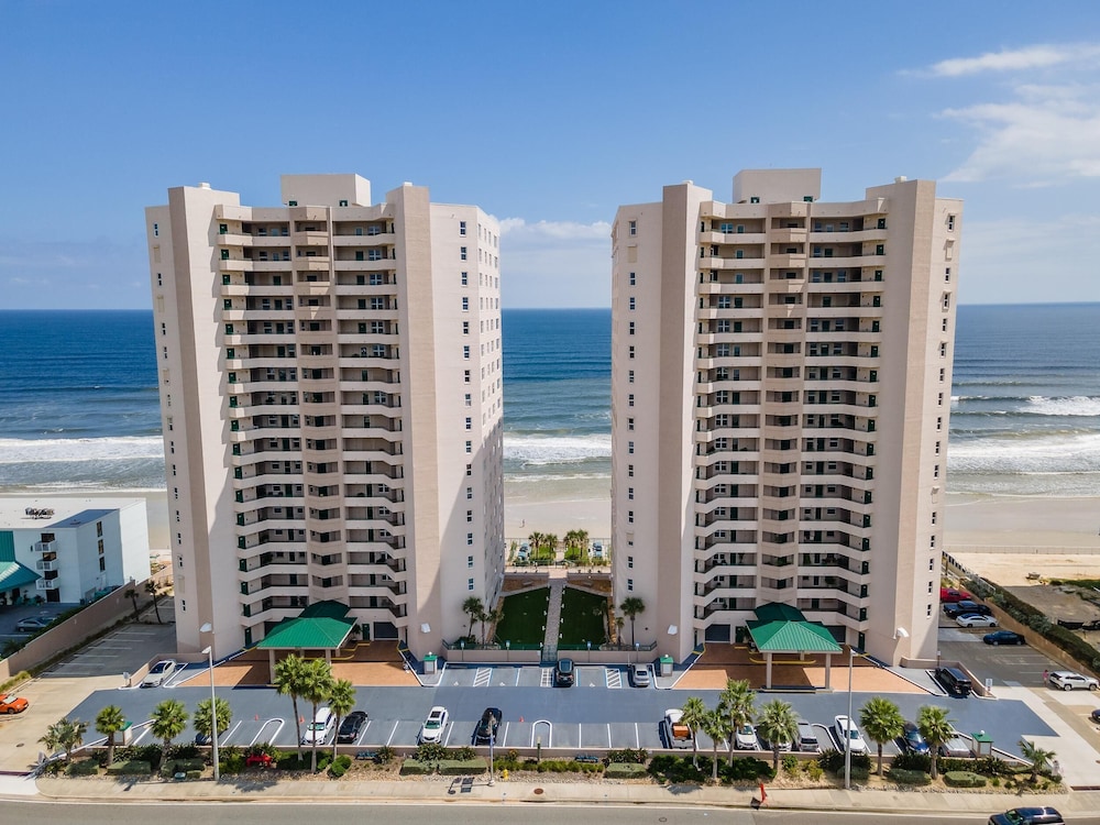 Dimucci Twin Towers 206