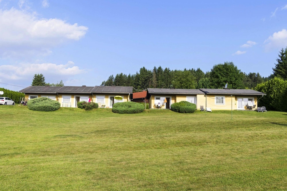 Bungalow on Lake Klopein With a Terrace