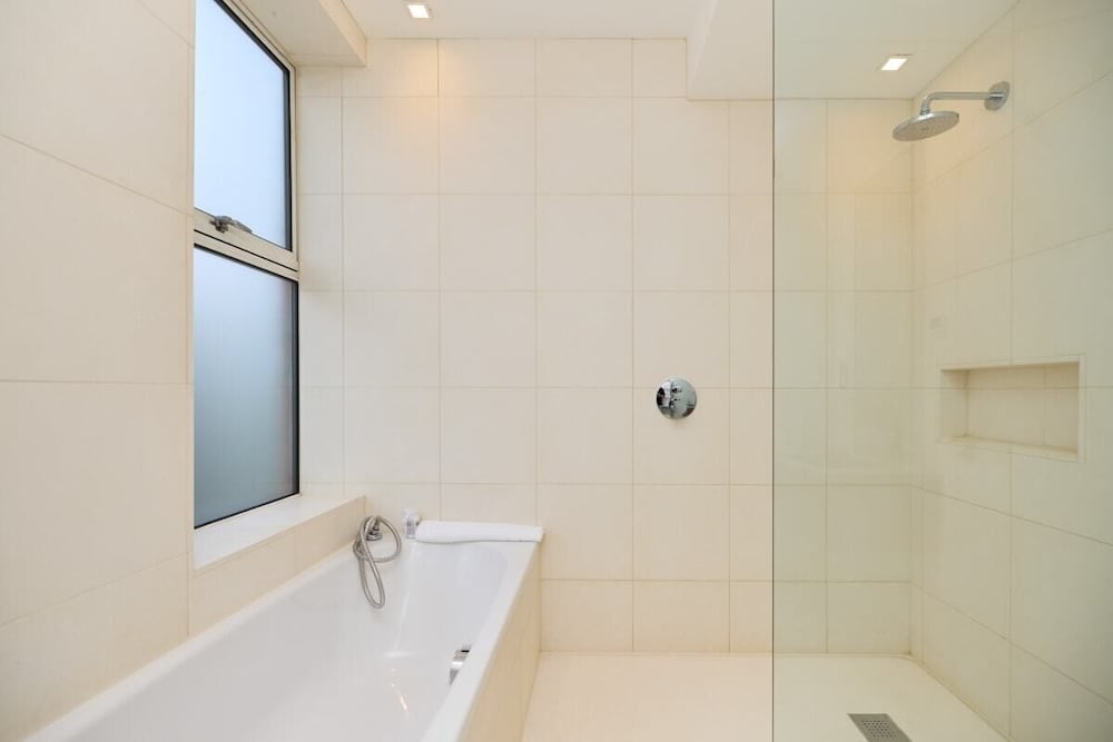 The Hampstead Garden Hideaway - 5bdr Home With Pool and Garden