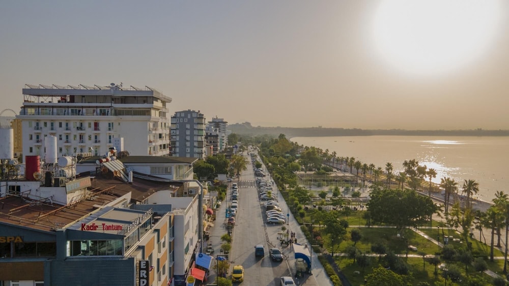 Flat w Balcony 3 min to Konyaalti Beach in Antalya view 5