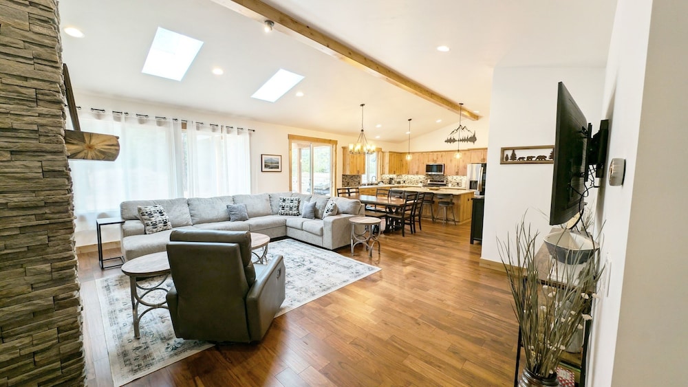 56593 Celestial Dr 4 Bedroom Home