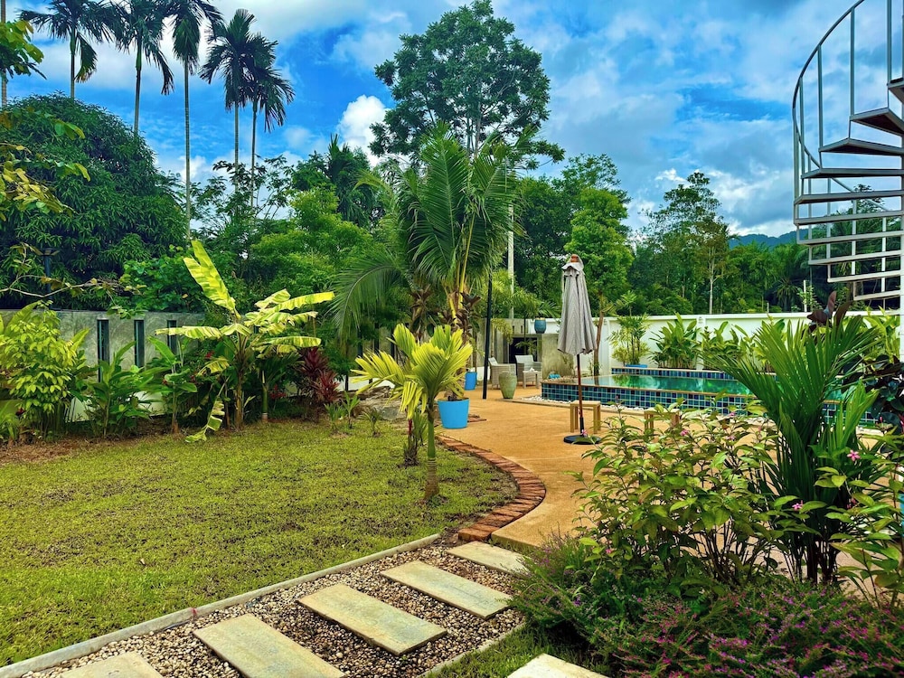 Beautiful Villa Between Jungle