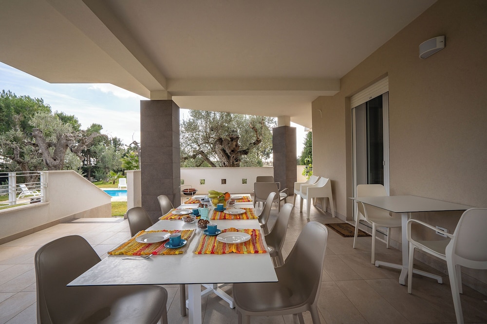 Villa Torricella Pool and Sunny Garden