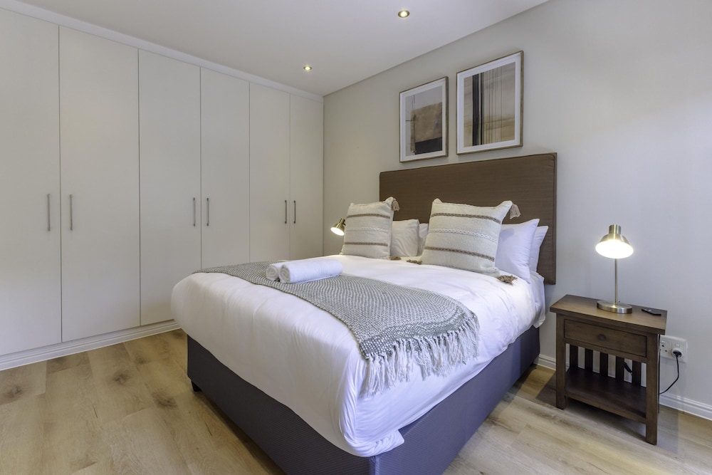 Newly Renovated 3 bed Apartment With Splashpool - 2283