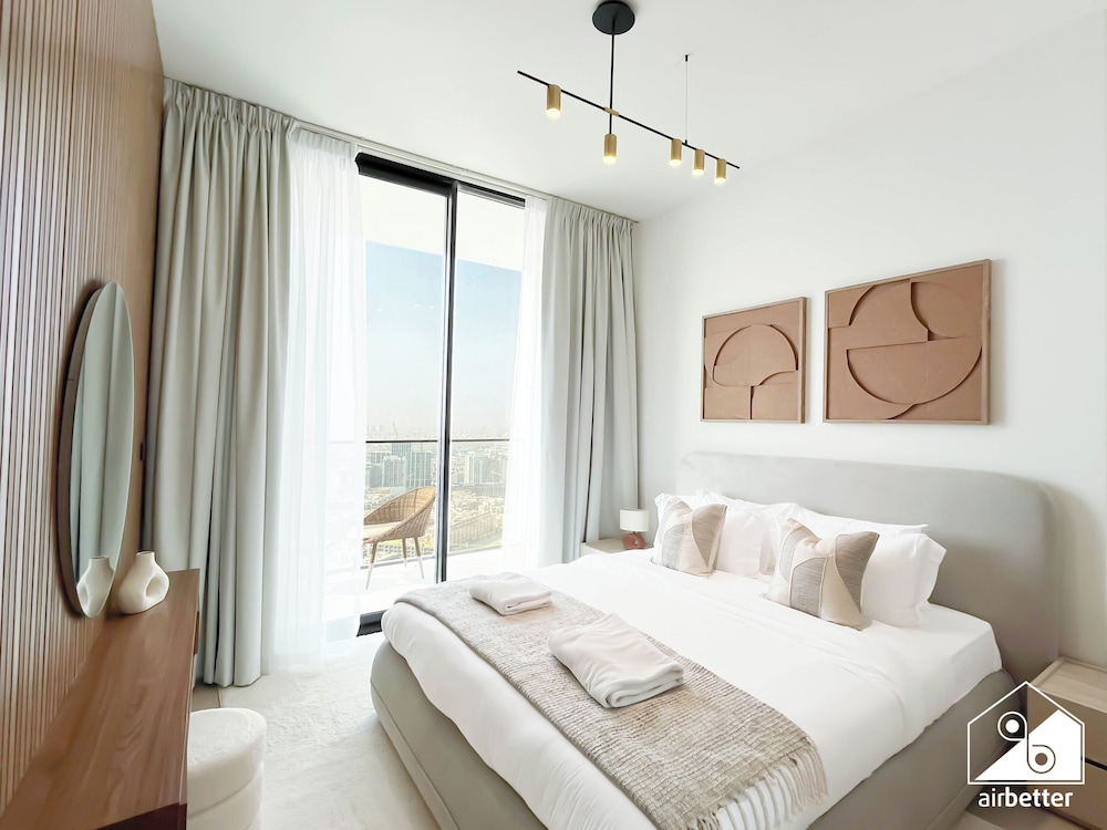 Luxury 1BR Balcony, Pool, Gym Prime Location