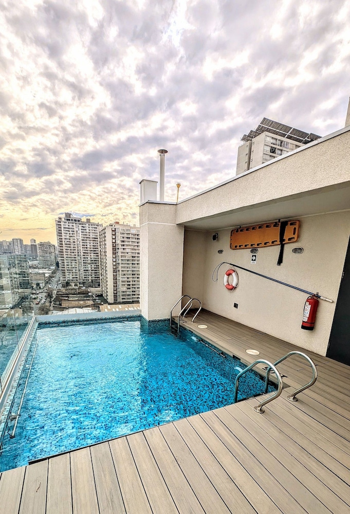 Santa Elvira Apartments