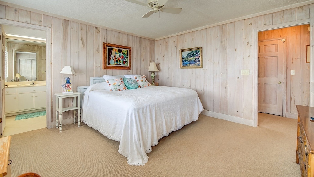 Pawleys Island Vacations - Beachfront Home With A Beautiful View 6 Bedroom Home by RedAwning - Property Image 4