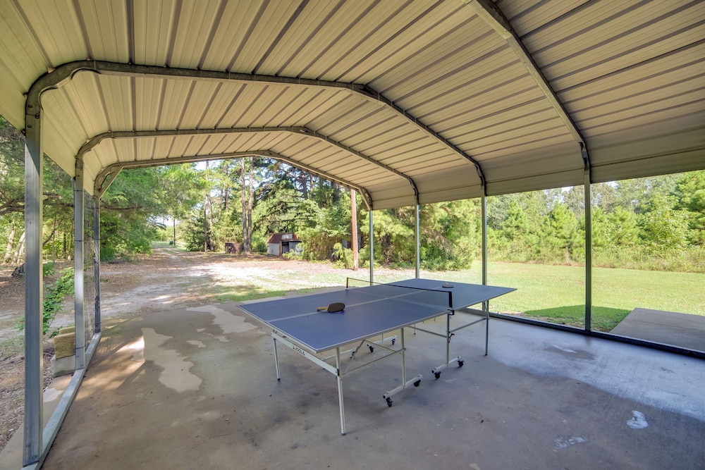 Secluded Getaway on ~10 Acres in The Piney Woods!