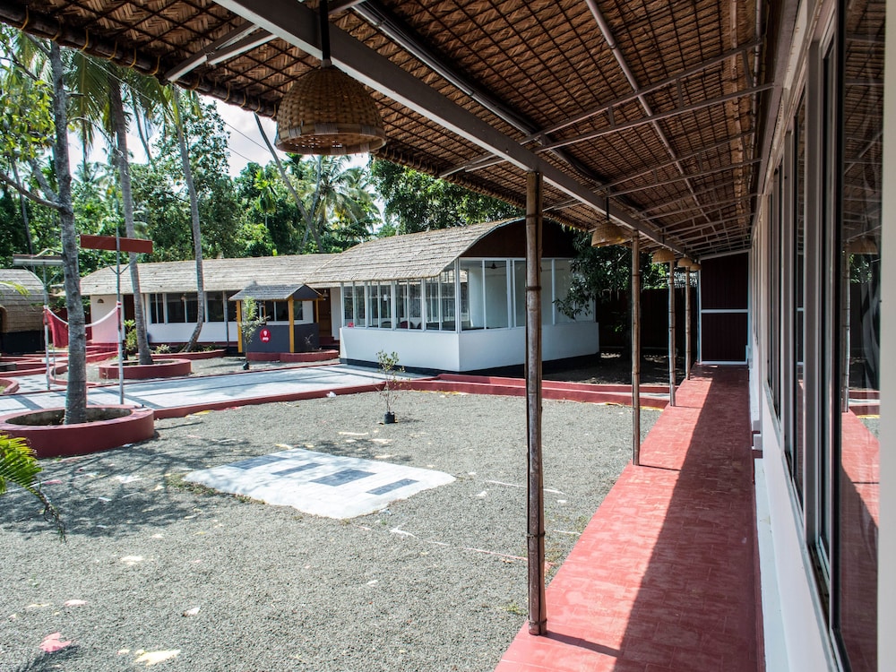 OYO 5237 Island Lake Resort