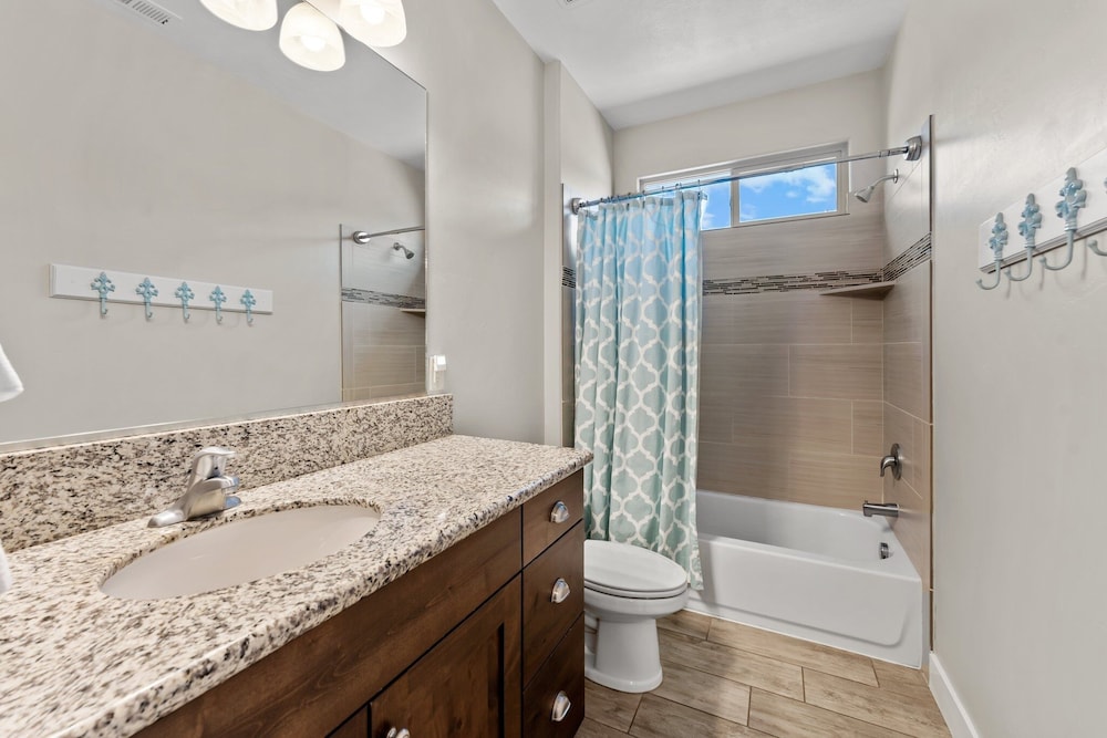 2 Units Reunion Property 7 Bedroom Home