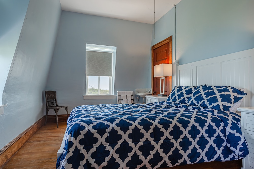 Narragansett Inn