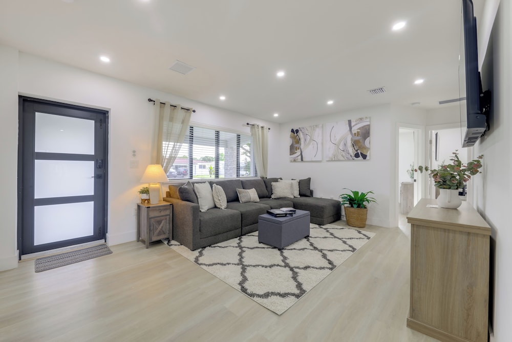 3 Mi to Hard Rock Stadium: Retreat w/ Private Yard