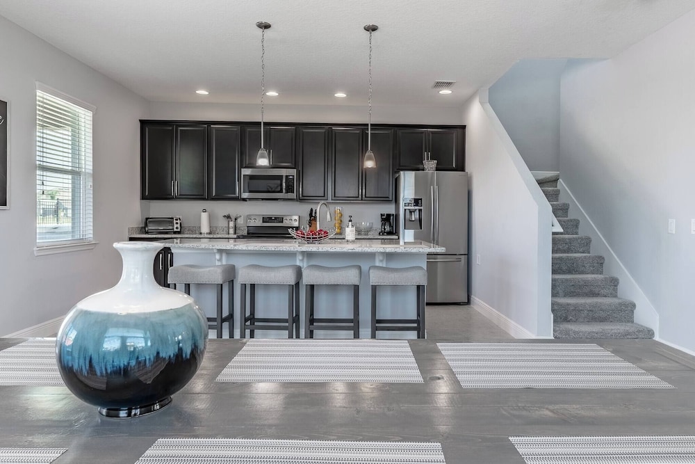 Home Near Disney Area-sleeps 14 Guest