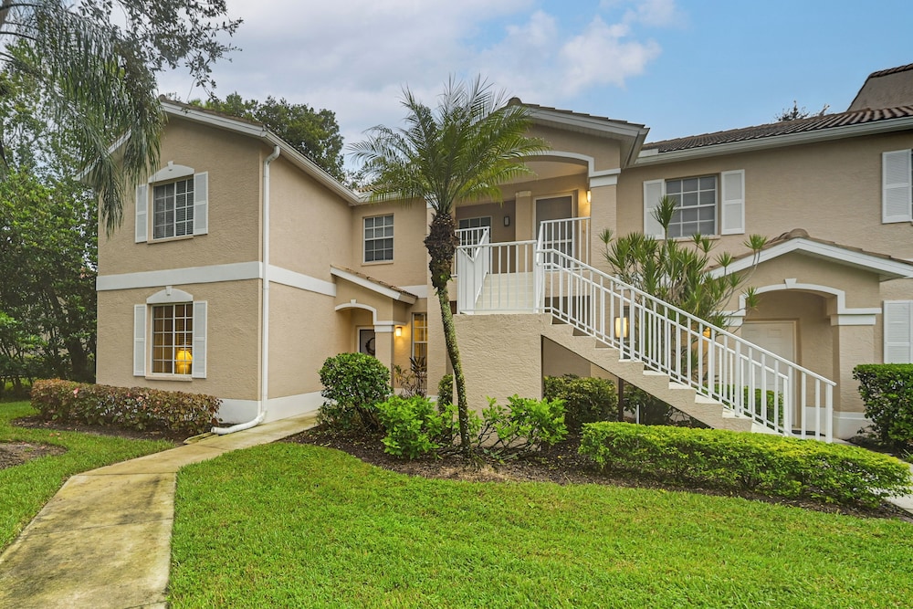 Golf, Swim & Relax! Condo 8 Mi to Dtwn Naples