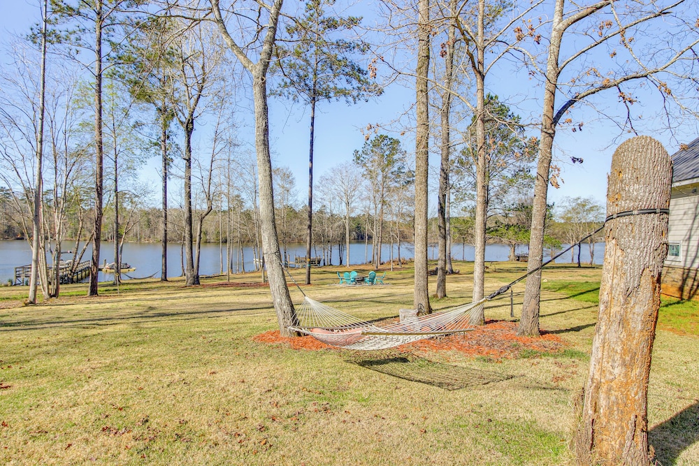 Private Dock, Fire Pit: Lake Murray Family Escape!