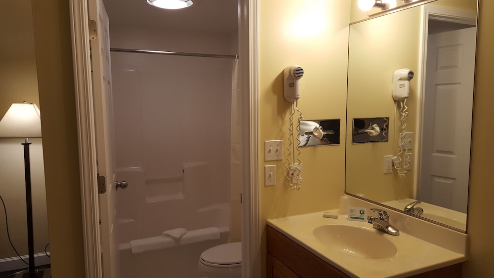 Captain's Quarters Motel - Property Image 4