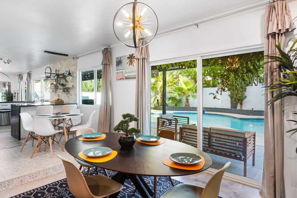 Excellent Location 4 Rooms HOME - 8 min to STRIP and 5 minutes LV CONVENTION - Image 4