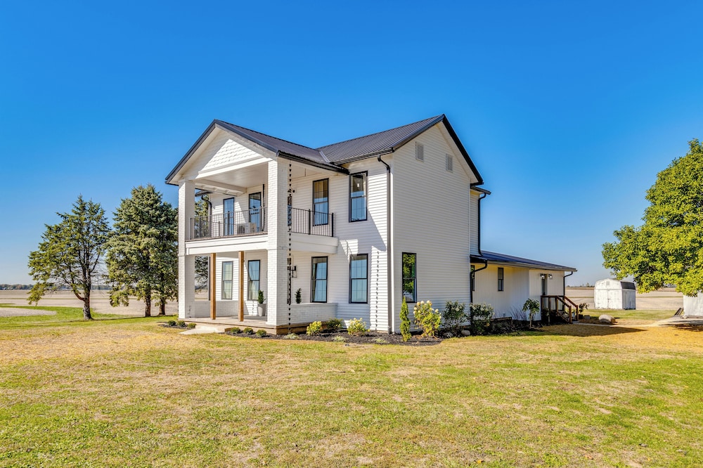 Hope Retreat w/ Furnished Deck Near Parks! view 4