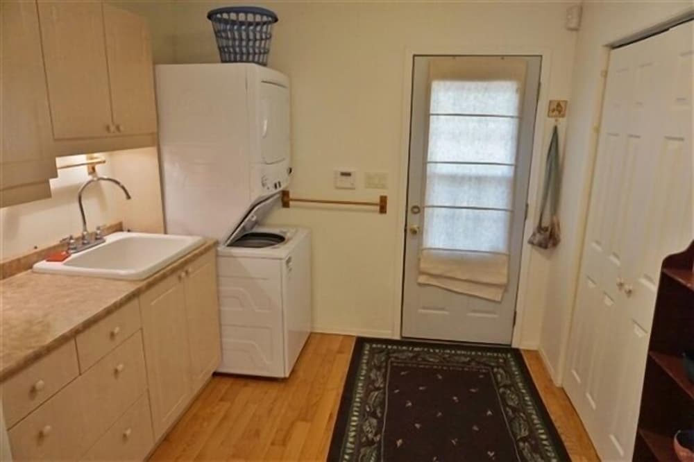 457 Lake St Peter 3 Bedroom Cottage