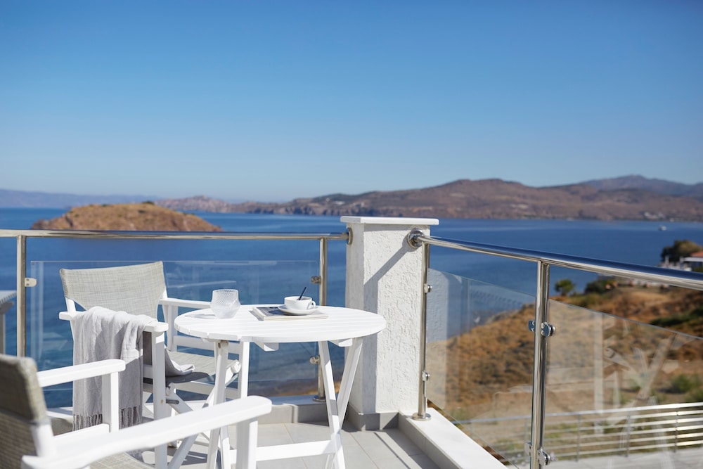 Eleia Seafront Rooms & Villas
