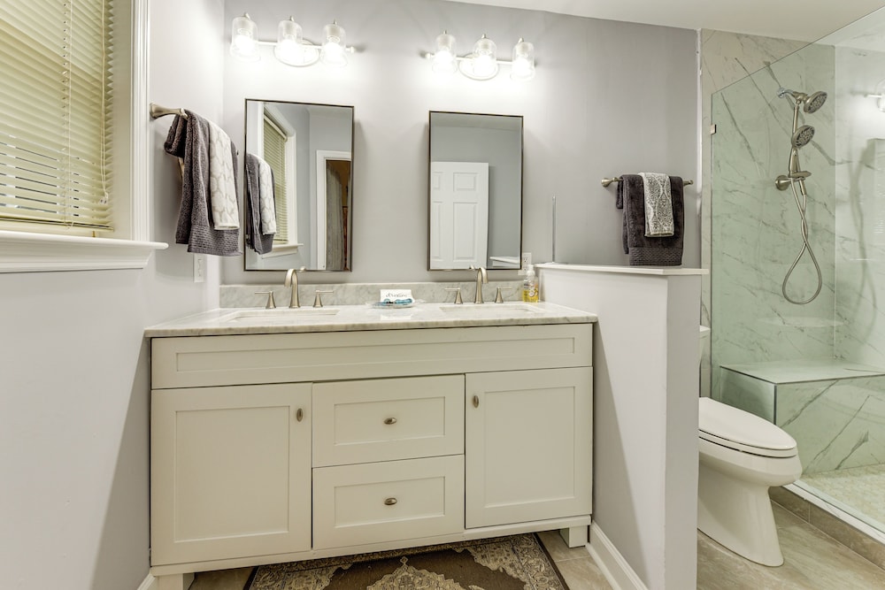 3 Mi to Historic Dtwn: Family Retreat in Beaufort!