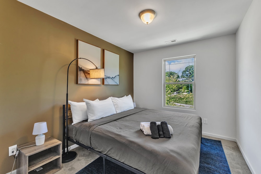 King 3BR Townhouse Mins to Cary NC State