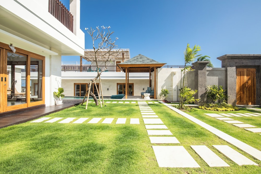 Luxurious 6 BR With Sea View, 5 Mins to Savaya