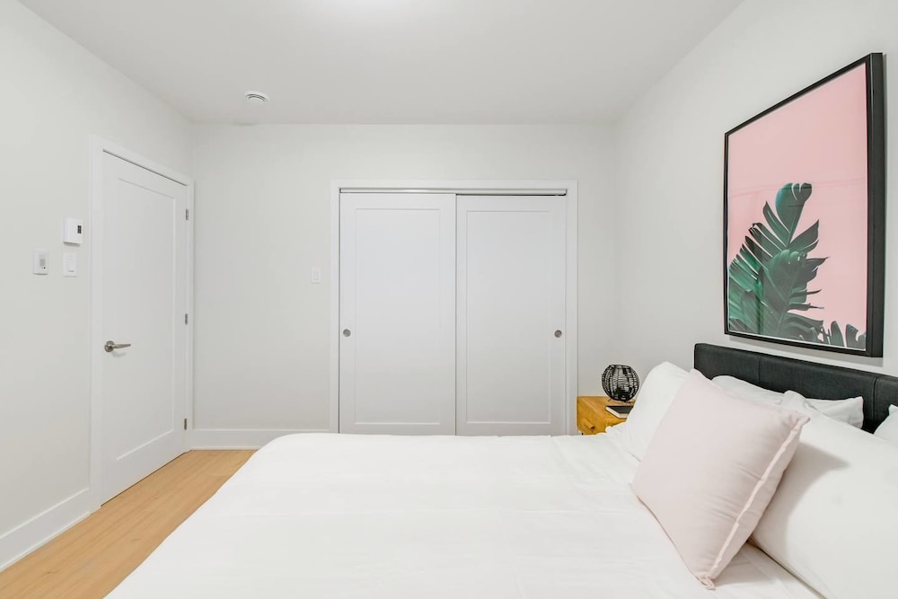 Cool and Comfortable 2 Bedroom Den view 3