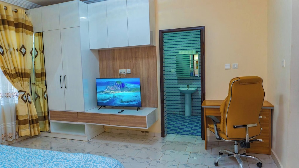 Digi Six-bedroom Accra Luxury Home at East Legon