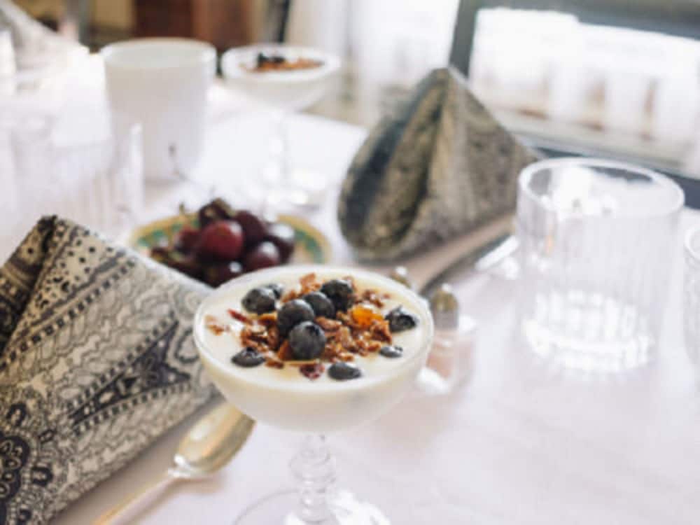 Burdett House Bed & Breakfast